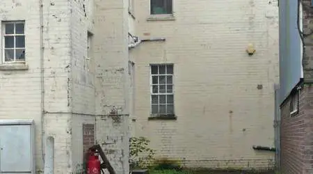 "Арестуваният" Банкси показа нов графит в Бристол