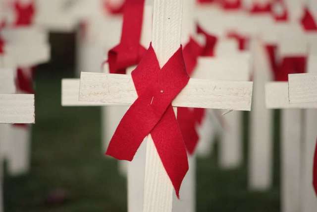 Светът стигна до "началото на края" на епидемията от СПИН | Диана