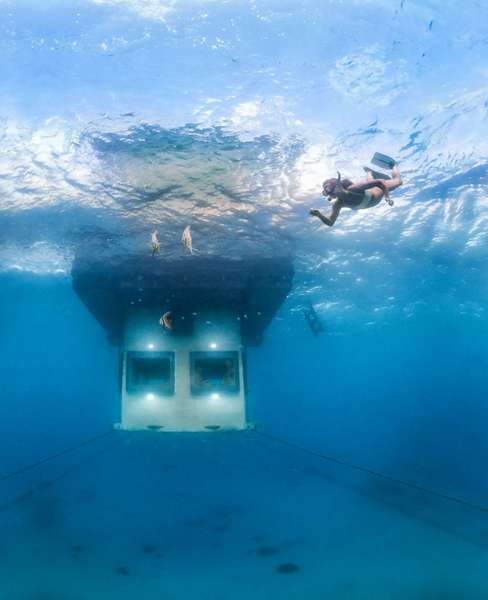 Подводната спалня в Тhe Manta Resort, намиращ се на остров