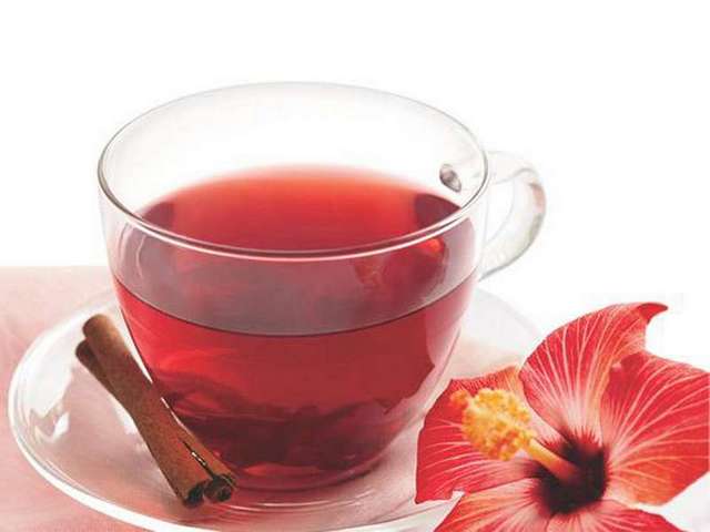 Сигурно знаете че червеният чай каркаде се приготвя от красивото