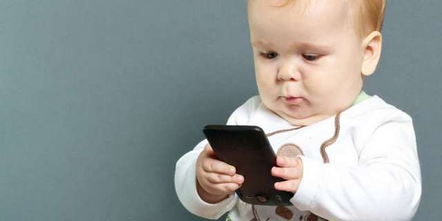 Бебетата използват смартфони преди да проходят | Диана