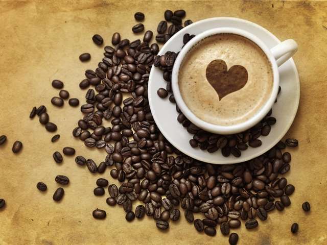 Не кофеинът а две други съставки на кафето помагат да