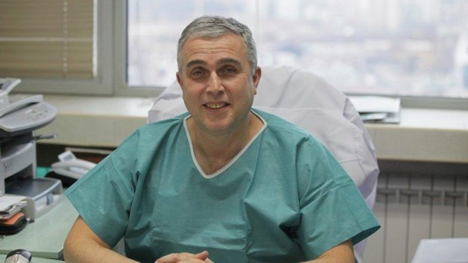 Проф Владов е водещ специалист по трансплантации на черен дроб