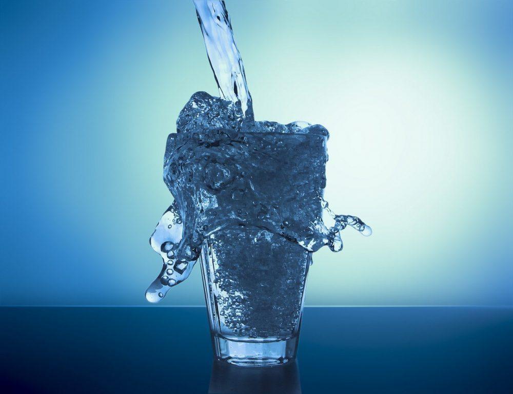 Ендокринолог съветва: По-добре вода от чешмата, отколкото минерална в бутилки | Диана