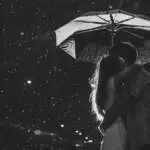 love-couple-in-rain-black-and-white-wallpaper