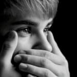 Justin-Bieber-hands-mouth-black-and-white
