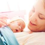 2-минутно забавяне при отрязването на пъпната връв подобрява развитието на новороденото