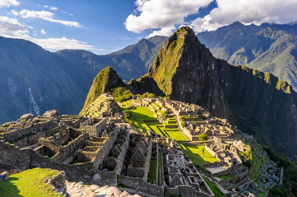 Небето облечено в охра се покланяше на земята на инките