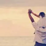 6362250642671429112094576299_art03_fatheranddaughteratthebeach