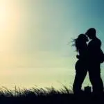 3059170-afternoon_backlight_couple_feelings_friendship_grooms_happiness_happy_happy-couple_heart_horizon_kiss_landscape_light_lights_love_peace_peaceful_people_romance_romantic_silhouette_silhouettes_sun