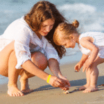 mom-and-kid-beach_106779035