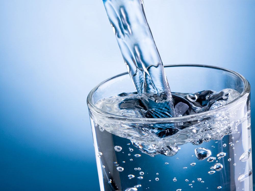 Какви са част от ползите от пиенето на вода Тя