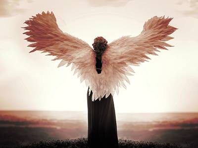 Някога живял ангел, който имал прекрасни, ослепително бели крила –